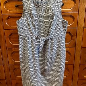 Elegant Talbots 16Women’s Petite Navy and White Patterned Dress . Zippered back